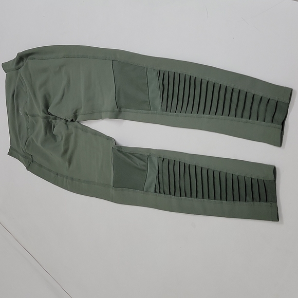 Alo Yoga High Waist Moto Legging Jungle M (one small hole) - Picture 7 of 11